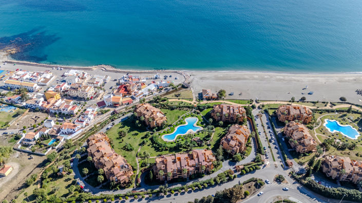 Image No.27-3 Bed Property for sale