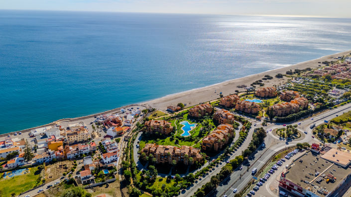 Image No.28-3 Bed Property for sale