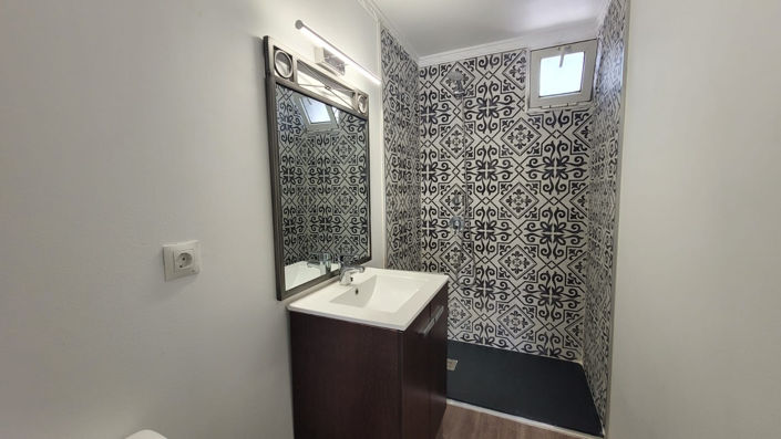 Image No.10-1 Bed Property for sale