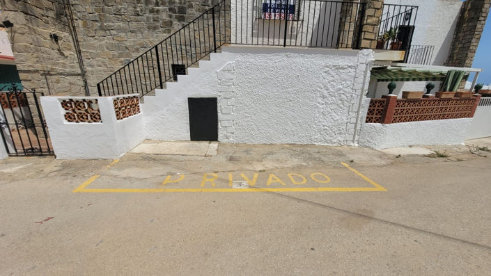 Image No.12-1 Bed Property for sale