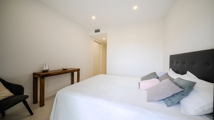 Image No.17-2 Bed Property for sale
