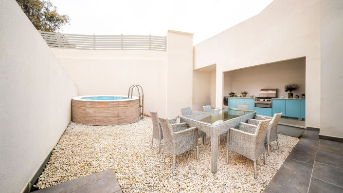 Image No.25-2 Bed Property for sale