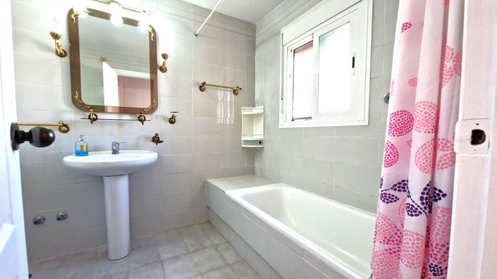 Image No.26-3 Bed Townhouse for sale