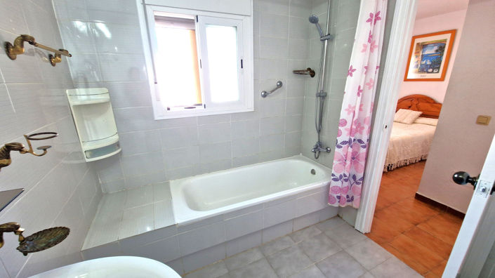 Image No.27-3 Bed Townhouse for sale