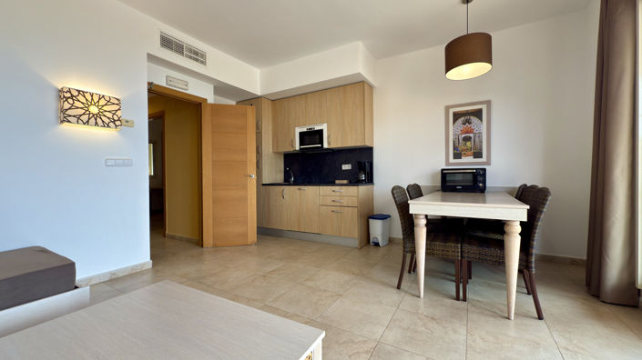 Image No.10-2 Bed Property for sale