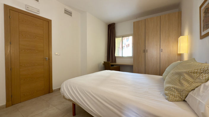 Image No.15-2 Bed Property for sale