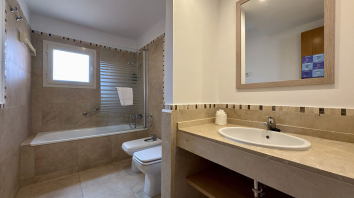 Image No.16-2 Bed Property for sale