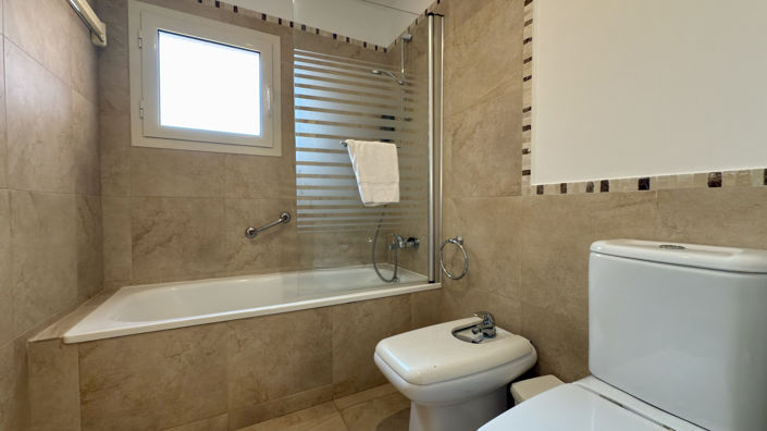 Image No.17-2 Bed Property for sale