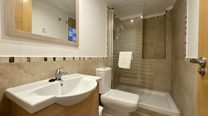 Image No.21-2 Bed Property for sale