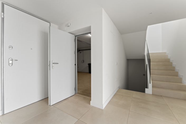 Image No.15-4 Bed House for sale