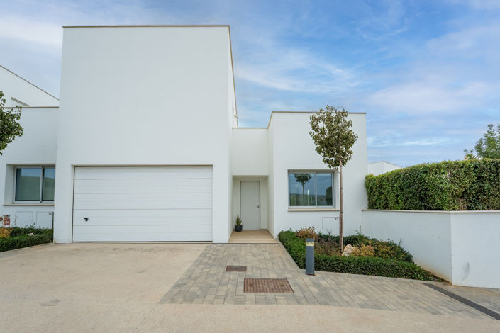 Image No.20-4 Bed House for sale