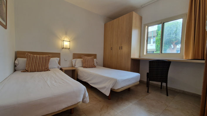 Image No.17-3 Bed Property for sale