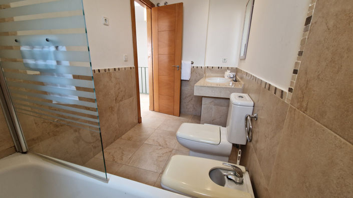 Image No.28-3 Bed Property for sale