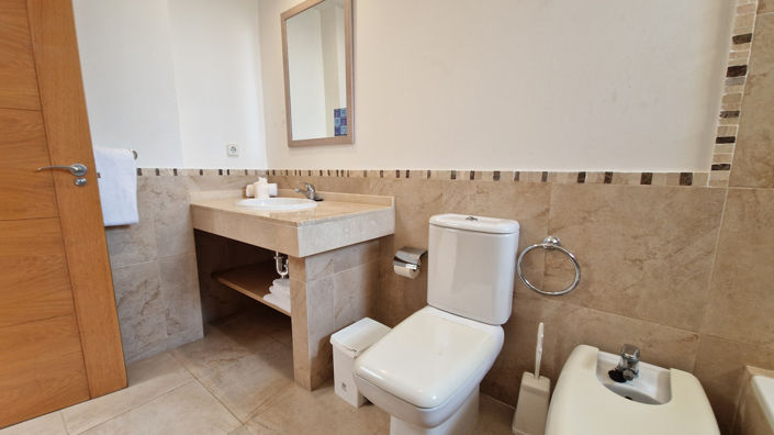 Image No.32-3 Bed Property for sale