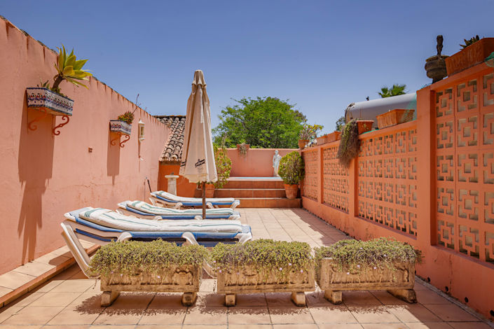 Image No.10-4 Bed Commercial for sale