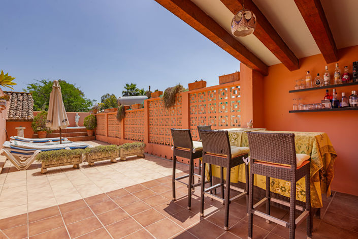 Image No.11-4 Bed Commercial for sale