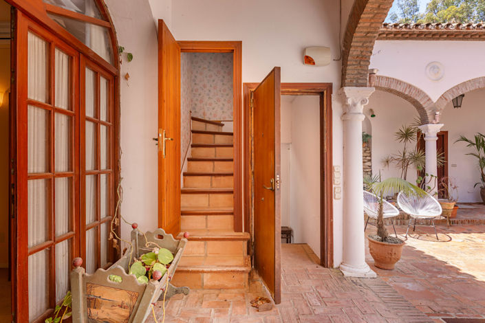 Image No.16-4 Bed Commercial for sale