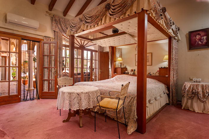 Image No.17-4 Bed Commercial for sale