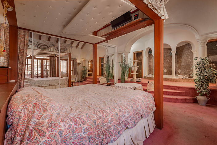 Image No.18-4 Bed Commercial for sale