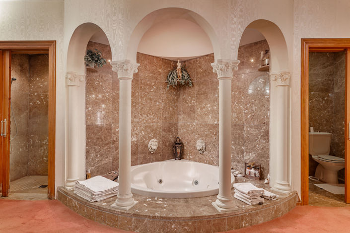 Image No.19-4 Bed Commercial for sale