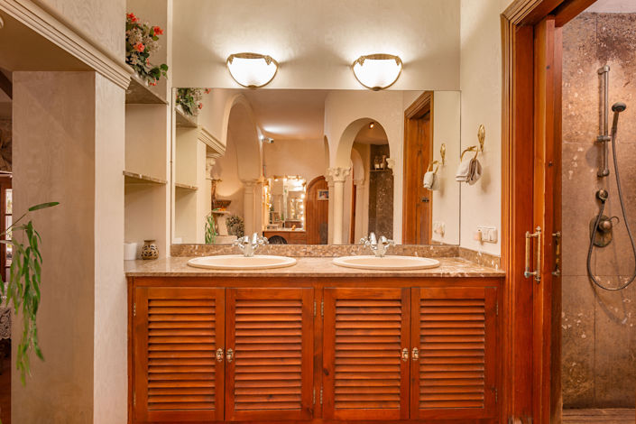 Image No.20-4 Bed Commercial for sale