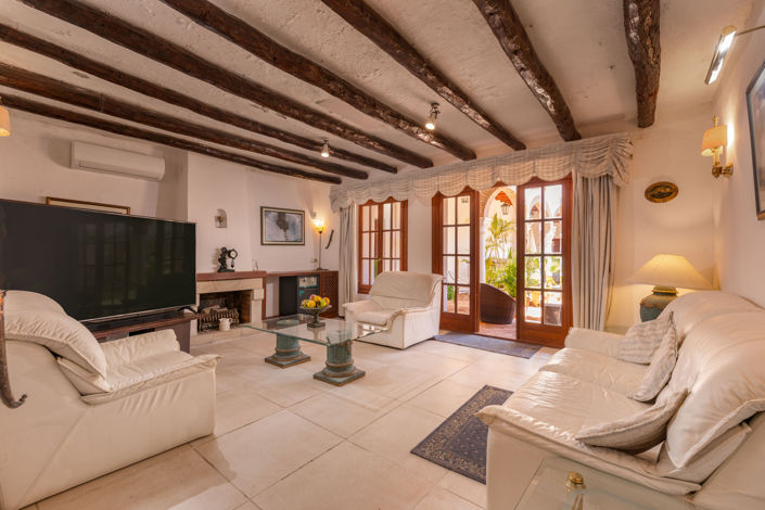 Image No.22-4 Bed Commercial for sale