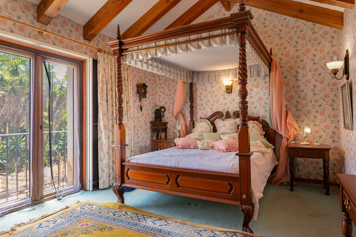 Image No.24-4 Bed Commercial for sale