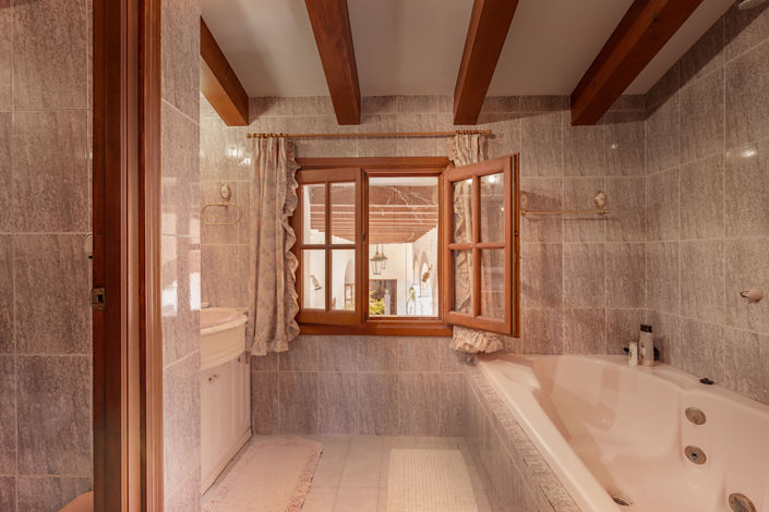 Image No.27-4 Bed Commercial for sale