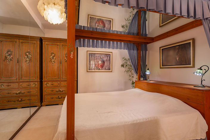 Image No.28-4 Bed Commercial for sale