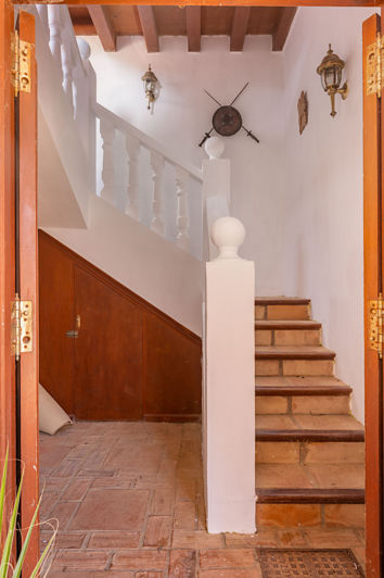 Image No.30-4 Bed Commercial for sale