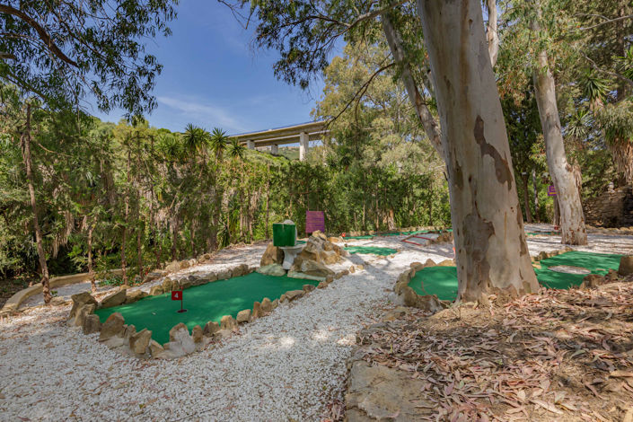 Image No.38-4 Bed Commercial for sale