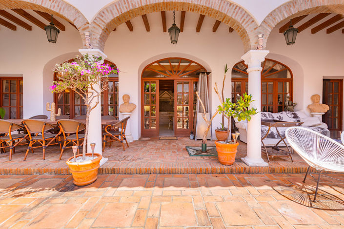 Image No.6-4 Bed Commercial for sale