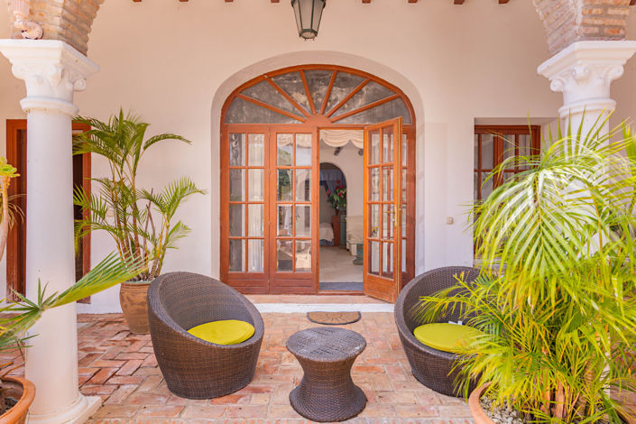 Image No.7-4 Bed Commercial for sale