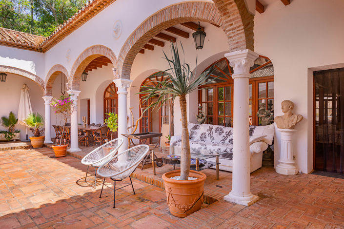 Image No.8-4 Bed Commercial for sale