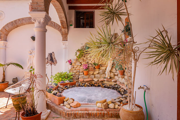 Image No.9-4 Bed Commercial for sale