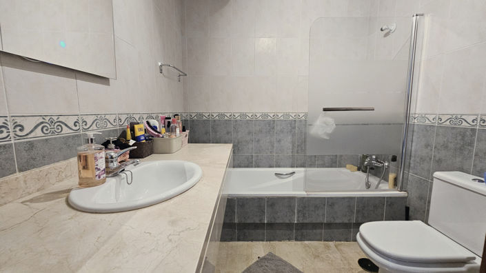 Image No.21-3 Bed Property for sale