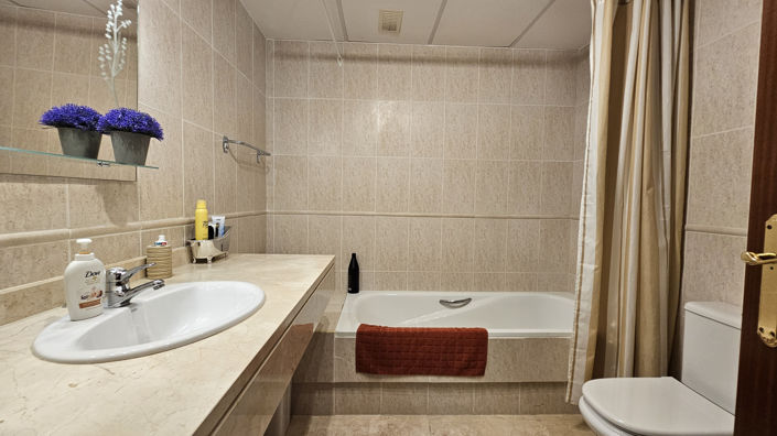 Image No.25-3 Bed Property for sale