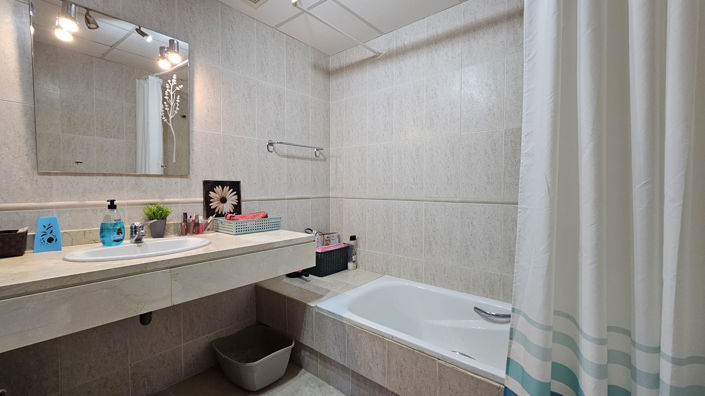 Image No.28-3 Bed Property for sale