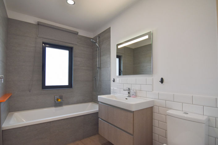 Image No.12-5 Bed House for sale