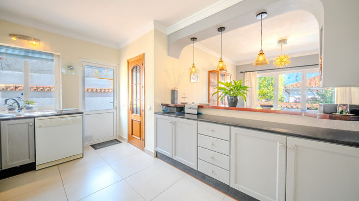 Image No.19-4 Bed House for sale