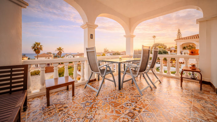 Image No.2-4 Bed House for sale