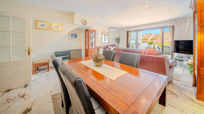 Image No.12-4 Bed Townhouse for sale