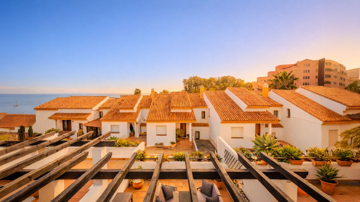 Image No.17-4 Bed Townhouse for sale