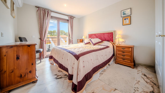 Image No.20-4 Bed Townhouse for sale