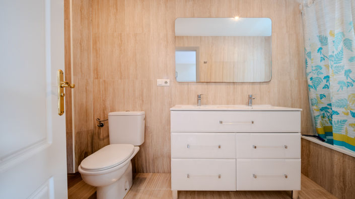 Image No.22-4 Bed Townhouse for sale