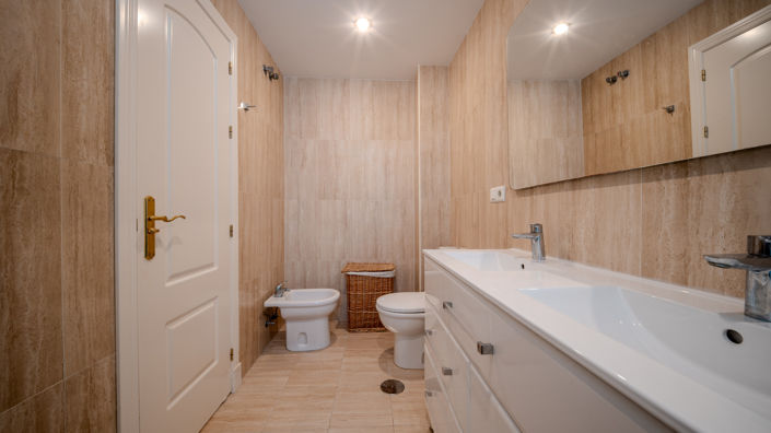 Image No.23-4 Bed Townhouse for sale