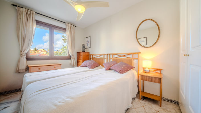 Image No.24-4 Bed Townhouse for sale