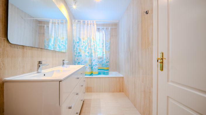 Image No.25-4 Bed Townhouse for sale