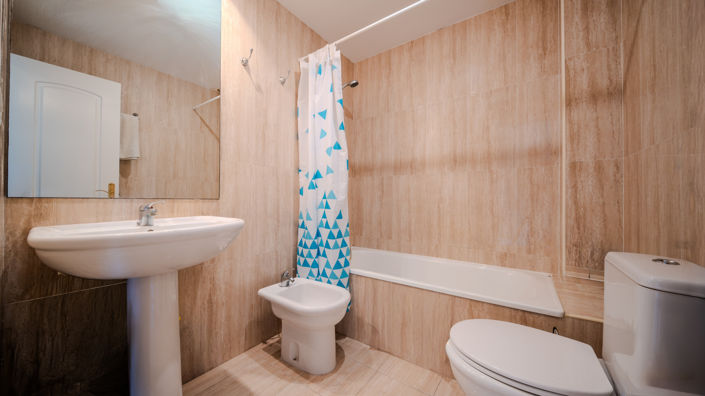 Image No.26-4 Bed Townhouse for sale