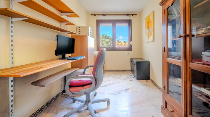 Image No.27-4 Bed Townhouse for sale